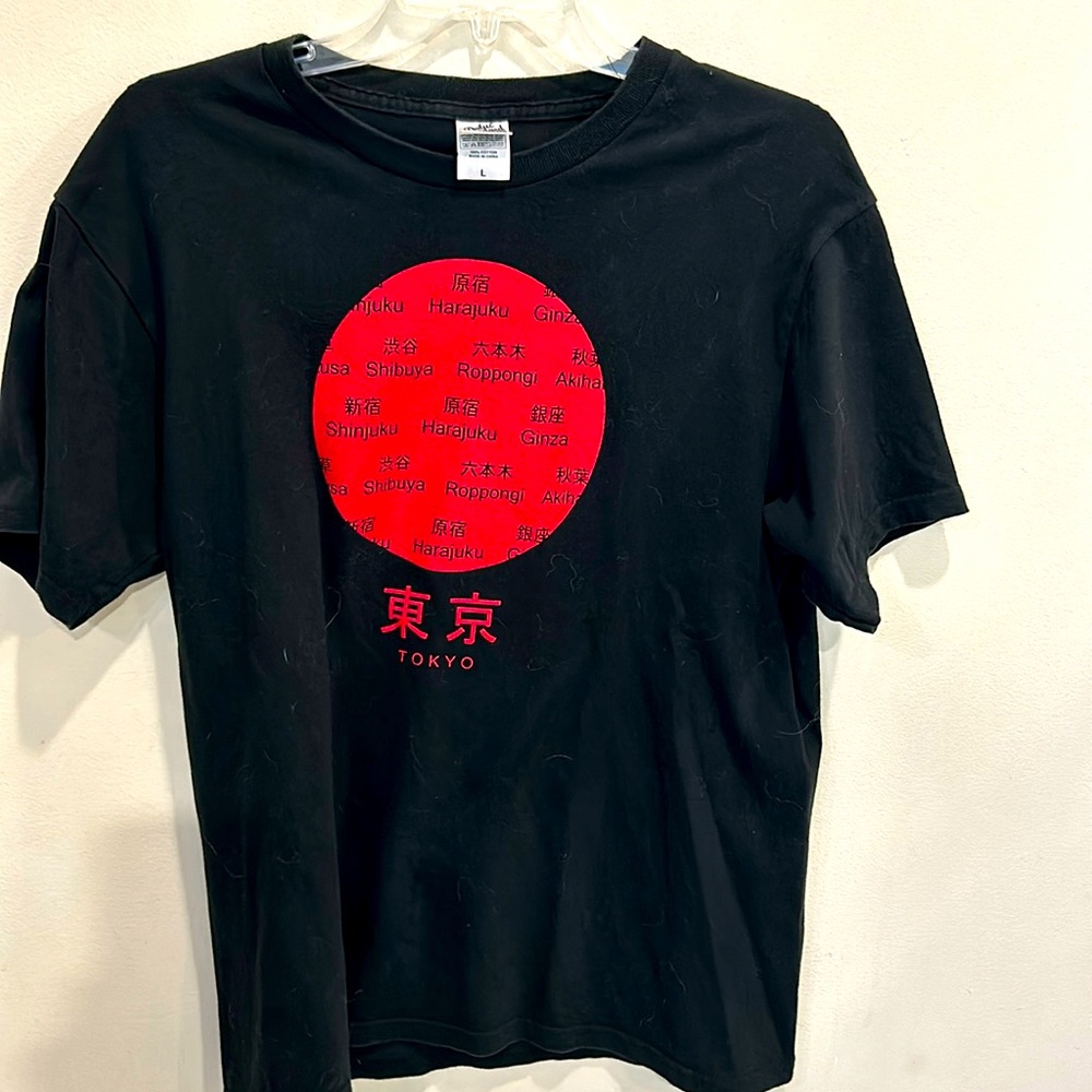 Men’s Tokyo T-shirt.  Size large.